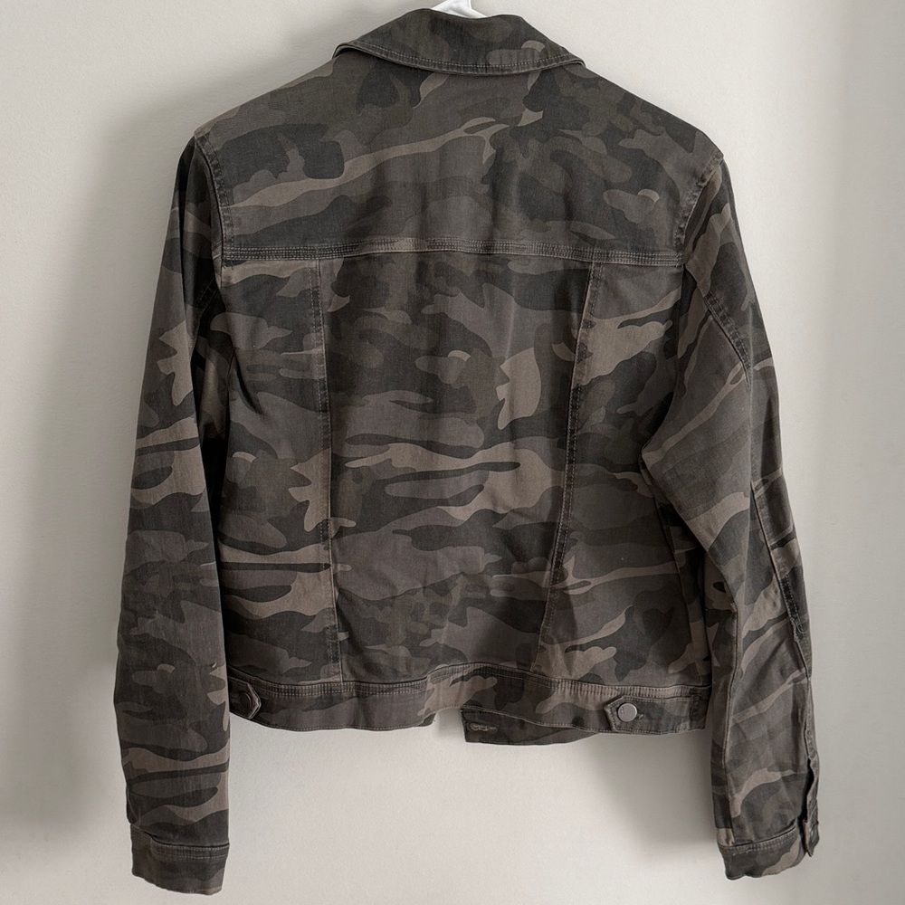 d. jeans Women's Camo Print Jean Jacket. Size M - Picture 6 of 6